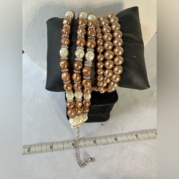 Four neutral champagne beige colored bracelets - Picture 2 of 5